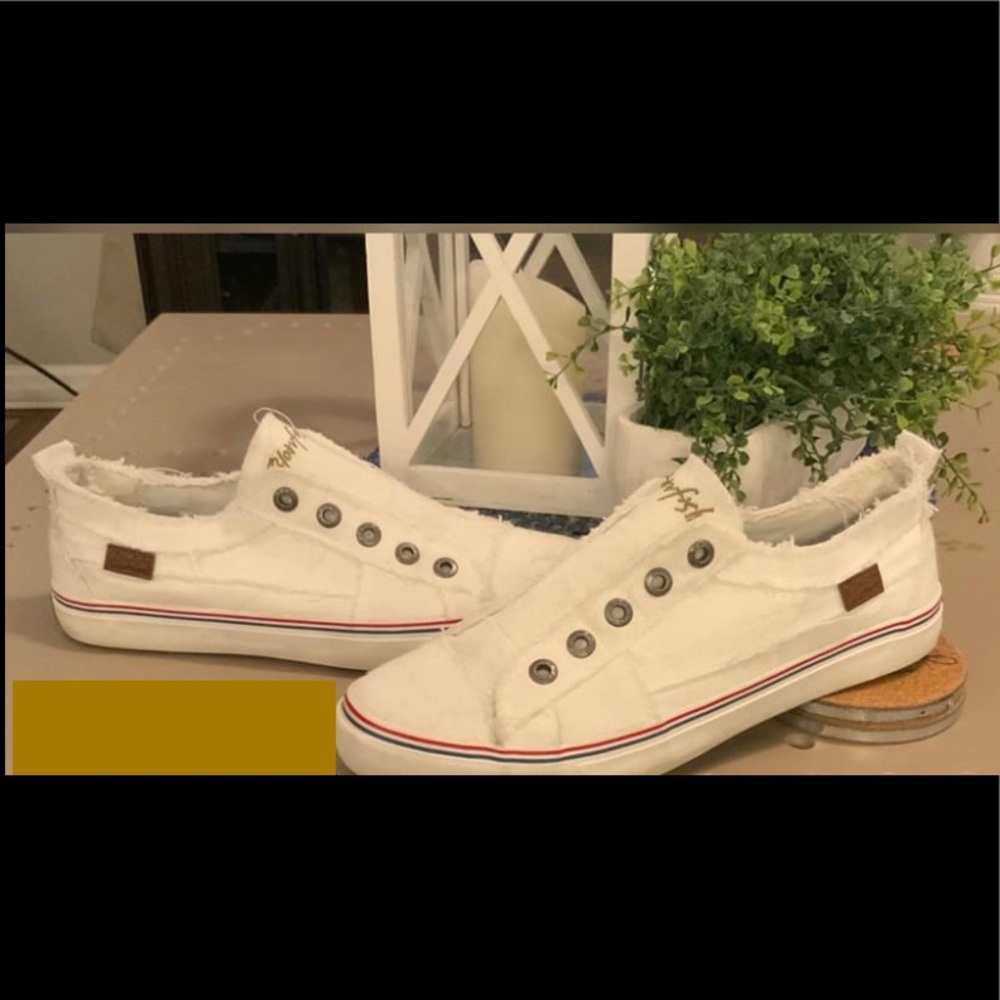 White blowfish shoes